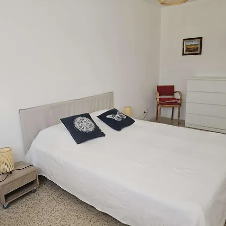 Confortable 2 Pieces Au Lavandou Avec Balcon, Clim Et Acces Piscine - Fr-1-308-120 *