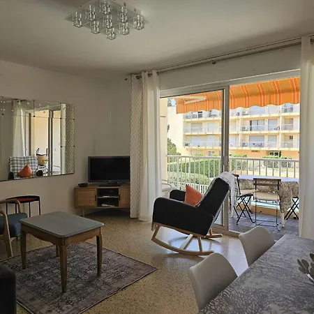 Apartment Confortable 2 Pieces Au Lavandou Avec Balcon, Clim Et Acces Piscine - Fr-1-308-120
