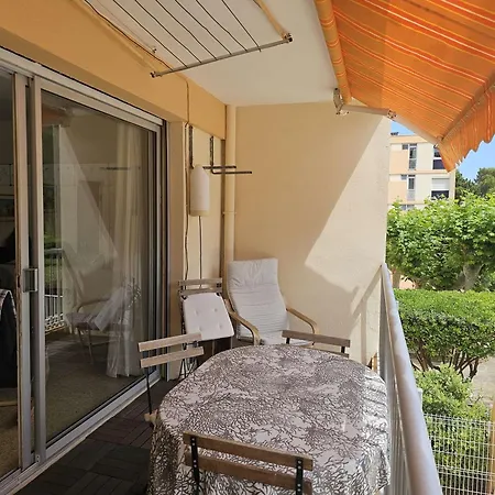 Confortable 2 Pieces Au Lavandou Avec Balcon, Clim Et Acces Piscine - Fr-1-308-120 *