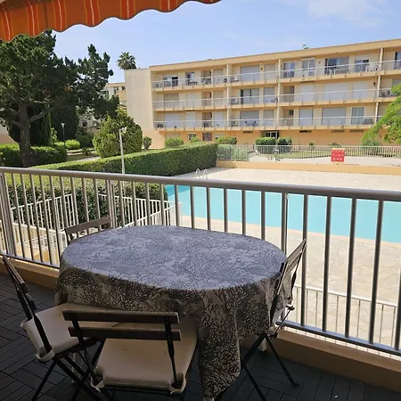 Confortable 2 Pieces Au Lavandou Avec Balcon, Clim Et Acces Piscine - Fr-1-308-120